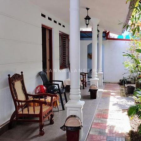 Twin Palms Hotel Mirissa Exterior photo