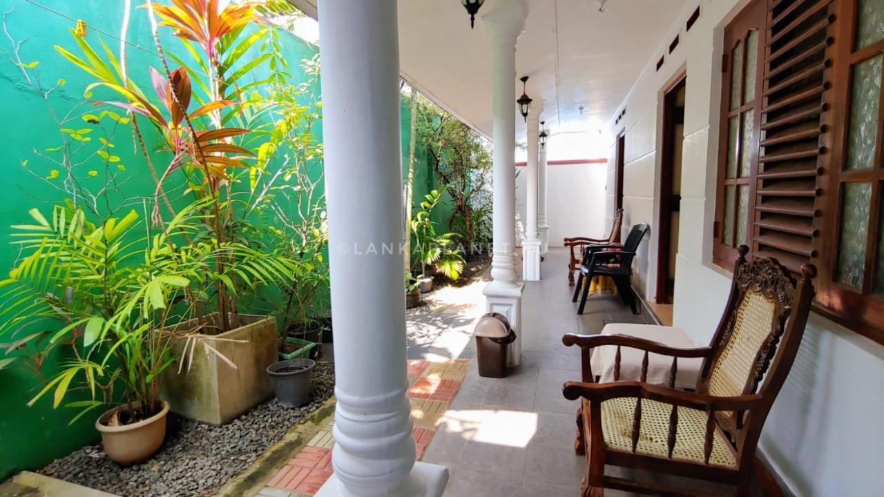 Twin Palms Hotel Mirissa Exterior photo